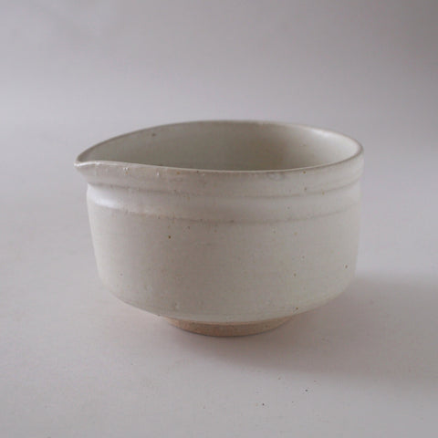 Spouted Matcha Bowl (Made in Japan)