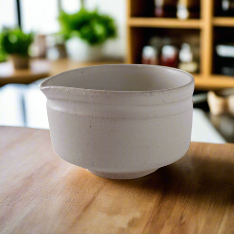 Spouted Matcha Bowl (Made in Japan)